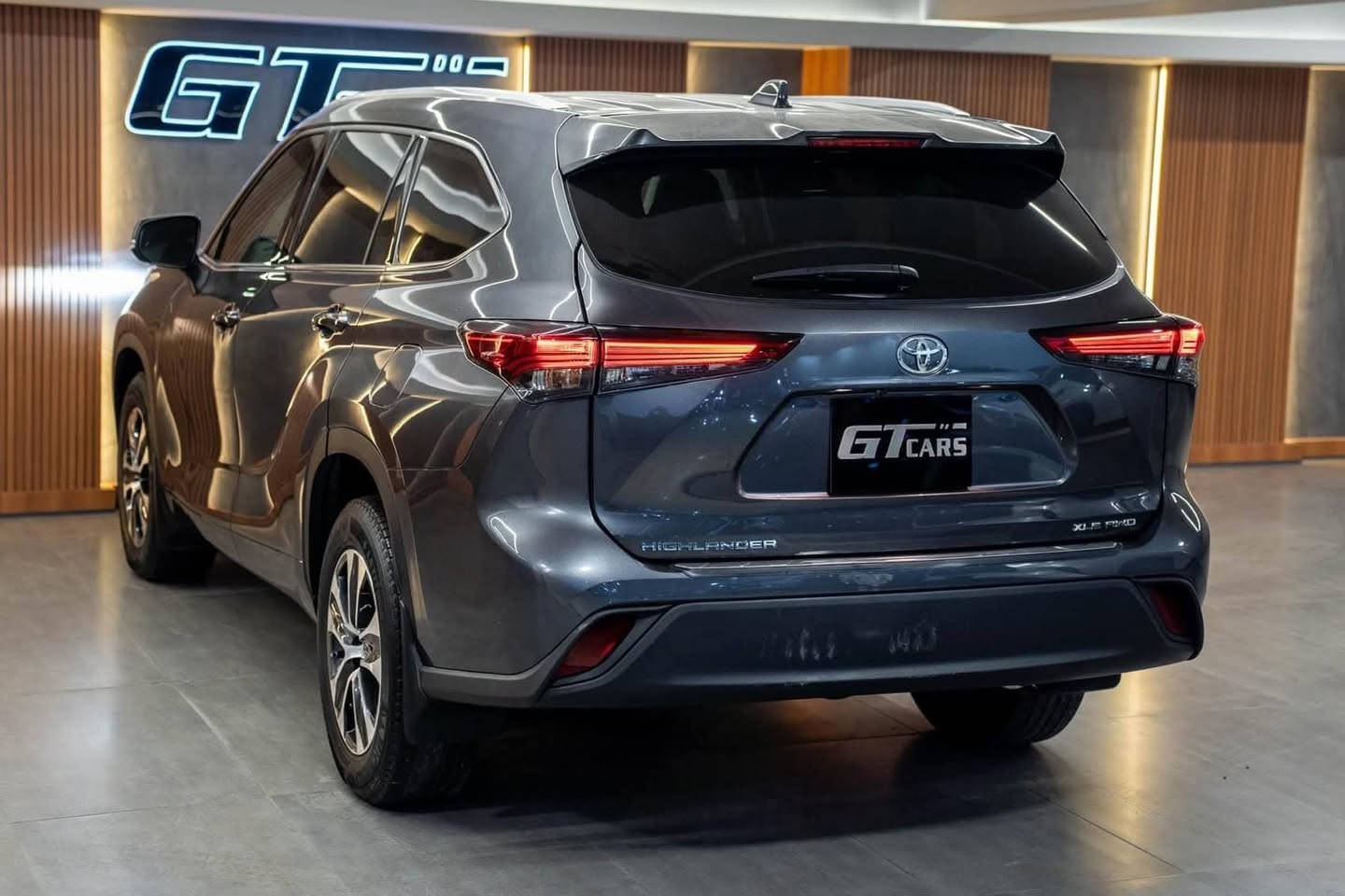 تۆیۆتا هایلاندەر 2022 مواسەفات XLE کلین تایتڵ 
60 هەزار مایل ڕۆشتووە 
مەکینەی V6 دەبڵ ئەکسل 
بەسمەیە و شەغال 
دەرگای بەسمە 
کوشن جلد 
کوشن کارەبایی 
کوشن گەرم 
برێک کارەبایی 
ئۆتۆ هۆڵد 
دژە خلیسک 
سێ مۆدی لێخوڕین 
سندوق کارەبای 
بلاجکتۆر 
ڕاداری خەتی جادە 
لایت زینۆن 
ئاوێنە ئیشارە 

سـعـر : لە کۆمێنت داوابکە ڕاستەوخۆ بۆت دێت 📥 

گێر و مەکیەنەی بەشەرت 
هیچ کێشەیەکی تێدا نییە 

ژمارەی خاوەنەکەی 
***********
