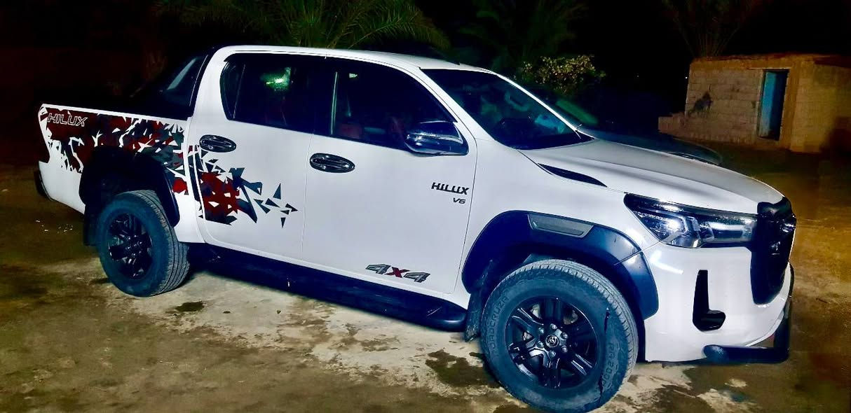 للبيع تيوتا هايلوكس 
موديل:2022
(V6سنلدر)
رقم اربيل 
________
المواصفات 
تبريد امامي خلفي 
بنيد جكات 
حساس امامي خلفي 
فورويل 
دفلك 
مانع نزلاق 
مثبت سرعة 
________ 
السيارة مكفولة كفالة عامه 
ما عدا طلقه شوية بل قمارة ومصلحه وما مبينه 
ماشيه 115km
______________
السعر 340 وبيها مجال حك الجيه 
العنوان ميسان قضاء كميت 
رقم الهاتف:***********/‏‪***********‬‏
