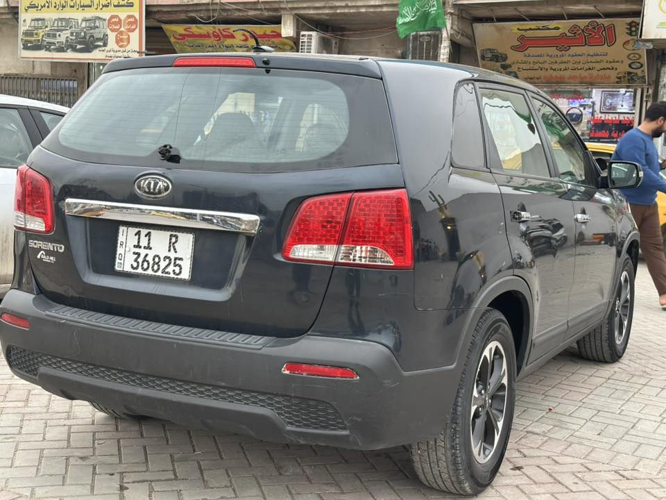 سورنتو 2012 وارد امريكي
سبعه راكب 
قطعتيين تبريد 
تحكم استيرن جهتيين 
مري كهربائي 
2400 دوش المرغوب  
السياره حلوه ونظيفه 
تخم تاير جديد 
رقم بغداد الجديد باسمي تحويل ثاني يوم 
مكانها بغداد مدينه الصدر يم الحمام  
سعرها ١٣٧ وبيها مجال بسيط حك الجيه. 
*********** حسين الدراجي.
