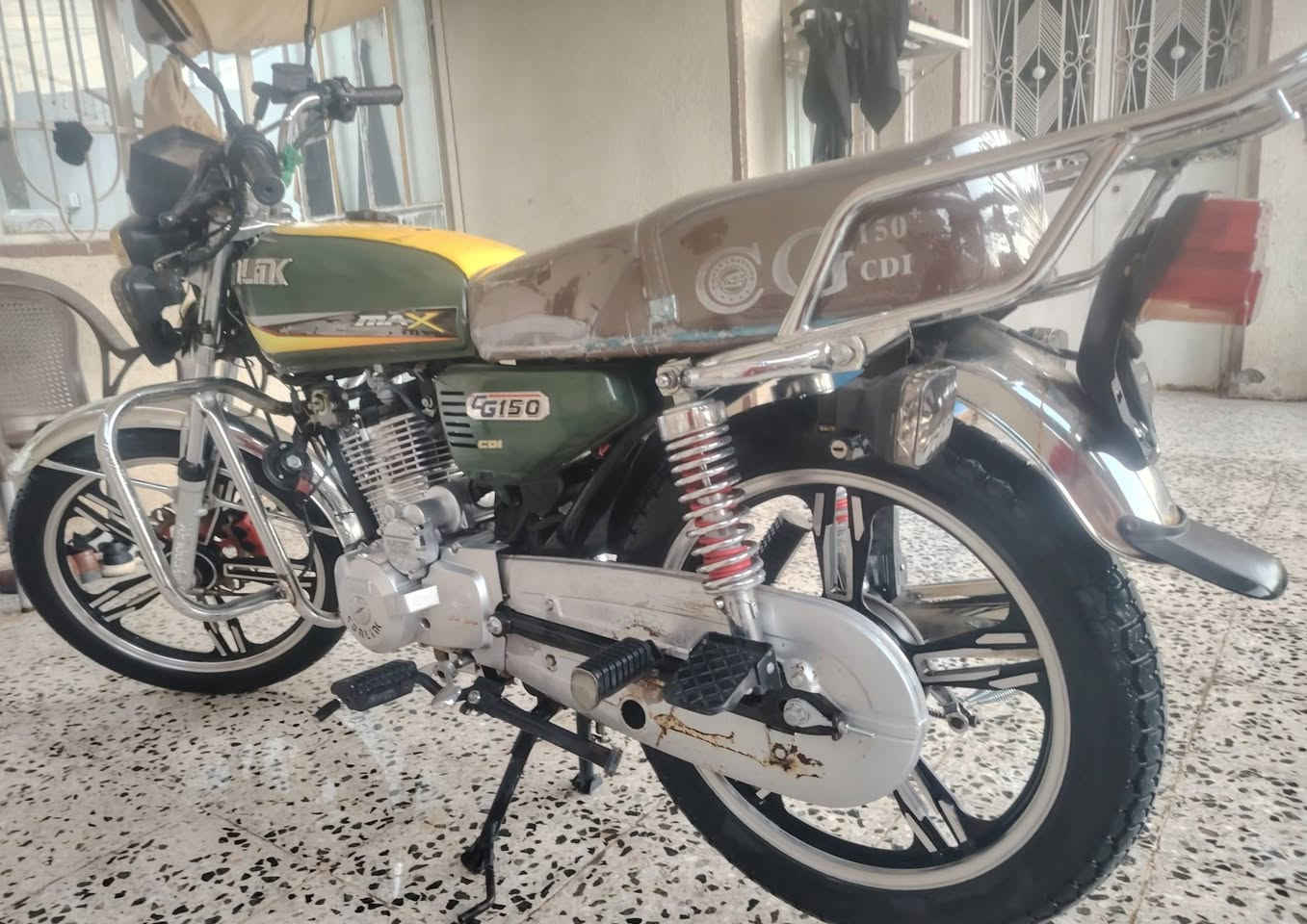 السلام عليكم دراجه للبيع موديل 2023 محرك 150نضافه فول دراجه نضيفه اليحب يدخل خاص او الاتصال عله الرقم /***********
