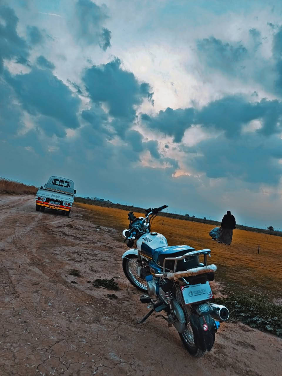 ااسلام عليكم شباب دراجه للبيع موديل 24 نضافه فول السعر خاص الرقم***********
