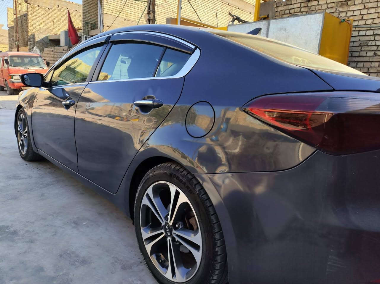 سلام عليكم فورتي مديل 15 وارد امريكي حاثث جاملق خلفي ليبل واحد سيارة تخم تاير جديد غرفة جديده تبريد ثلج صدر خلي اماي جديد رقم كربلاء انكليزي بسمي بغداد مدينة الصدر 98 سونر داخل المنشور بغداد مدينة الصدر ***********
