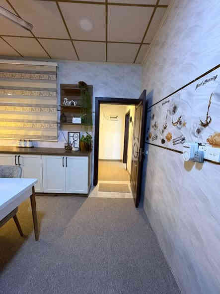 بيت للبيع في مجمع اورانوس موقع مميز  150 متر  بيت نظيف جدا
السعر 88 مليون وبي مجال ✅
الطابق الارضي يحتوي على 2 غرفة نوم مطبخ حار و بارد مجمع صحيات استقبال 2 منور صحيات خارجية الطابق الثاني يحتوي على غرفة نوم
للاستفسار ***********
