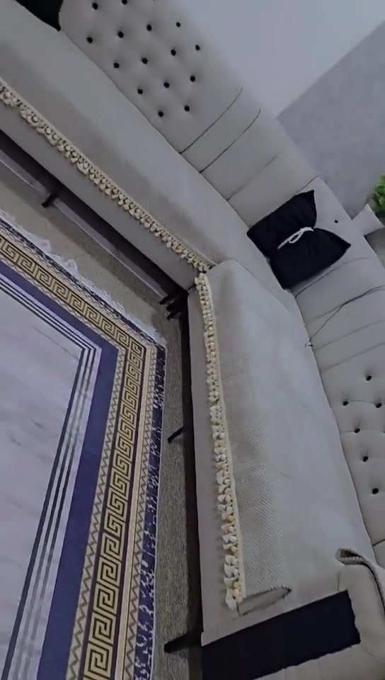 السلام عليكم …1.ديون 7 امتار نضيف كلش وسفنج ماله جديد مابي اي عيب نضافته 95‎%‎ سعره 400 …2.وتخم قنفات هم نضيف كلش سعر 400 للمعلومه سعر الجديد  ب550 عنوان كركوك شوراو 
رقم ***********
