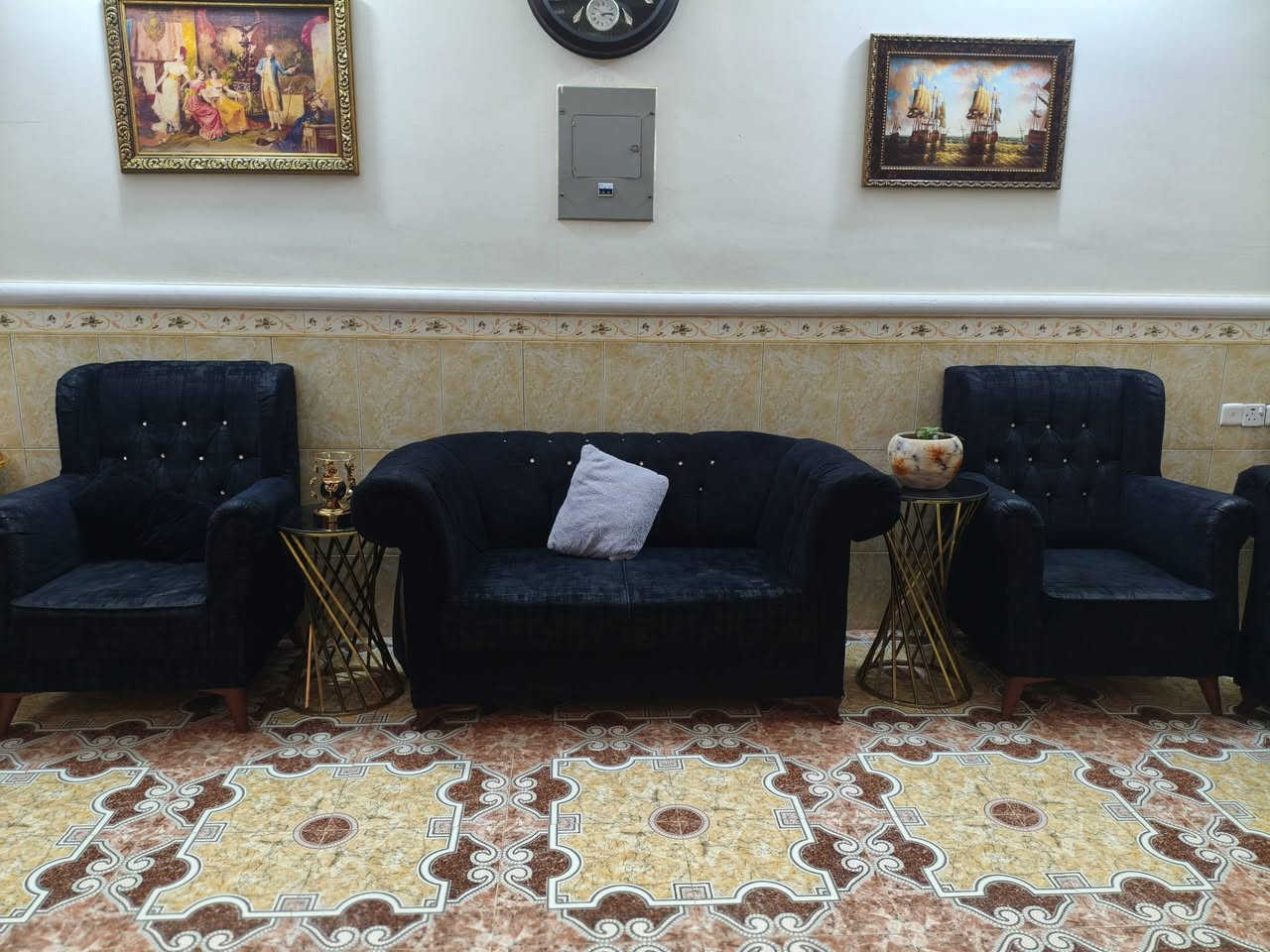 تخم مع طبلات للبيع عشر مقاعد لون نيلي مابي اي ضرر فقط بالقنفة رجل وحده مكسورة وبي مجال لأن عندي سفر


**إذا كنت صاحب هذا الإعلان وتريد حذفه لأي سبب، رجاءا أرسل رسالة إلى الدعم الفني**