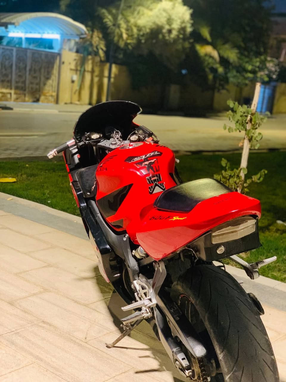 السلام عليكم افوراي للبيع الدراجه نضيفه بمعنى الكلمه بس نقصه حساس شوته سعر الدراجه ب٢٥ للتواصل عل الرقم *********** مكاني بصره
