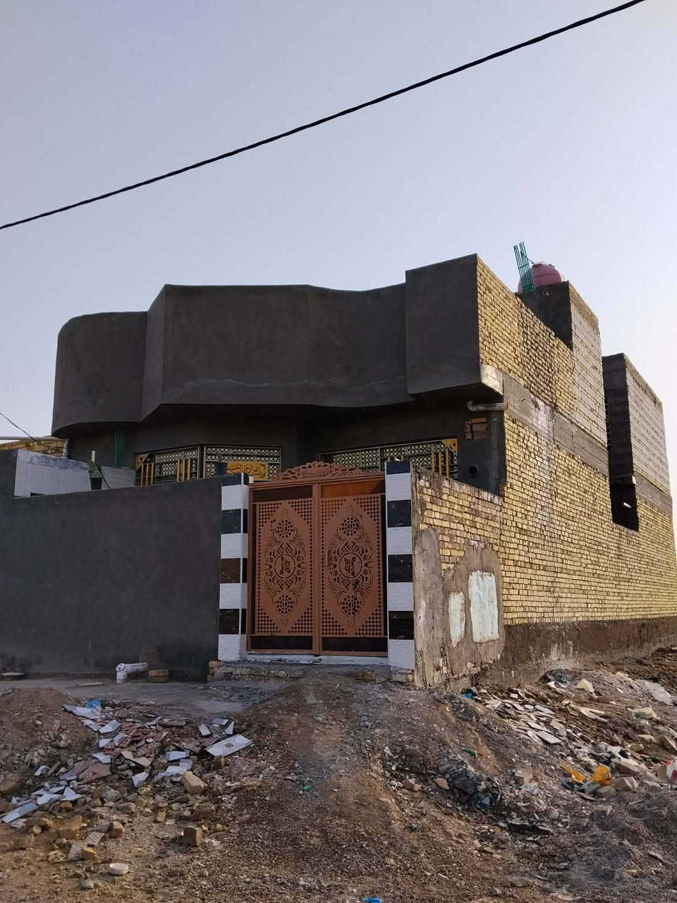 بسم الله،، بيت للبيع طابو صرف
الموقع،،الشاميه منطقة بانيه حي الشهداء قرب اسواق ادم 

المساحه..160م الواجهه ..8م 

طابقين كونكريت مسلح 

بي اربع غرف وصالتين واستقبال ومطبخ وصحيات ،،غير مطلوب لأي مصرف بيت حر يداور مباشرة ،،بي نقص كهربائيات وأبواب خشب ومحجر درج بيت جديد ومتعوب عليه وفارغ

السعر 120مليون وبي مجال بسيط 

اتصال  بي وتساب 

خاص مفتوح ***********

