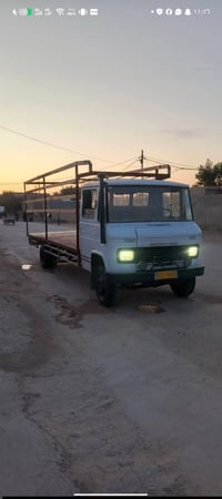 مرسيدس • سياره • غرسه