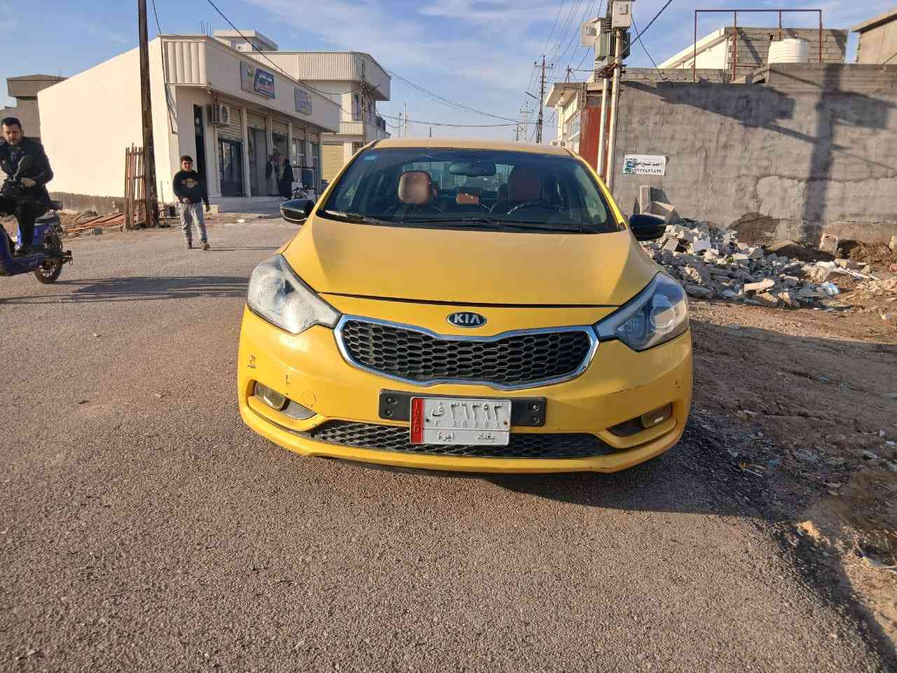 السلام عليكم كيا فورتي اصفر اللون (اجره) رقم بغداد بـ اسمي شرط التحويل حادثها بـ امريكا فقط جامرلغ امامي عكس السايق بدون لــاا دواخل ولا ارباك شرط … موديل 2015 مصفره هيئه وغرامات  كير مكينه صدر كهربائيات كلها شغاله ومكفوله .. تخم تاير جديد بطاريه جديده .. نص مواصفات مكاني ديالى بعقوبه ام الاعظام سعرها 115 وبيها مجال بسيط غير متواجد ع النت اتصل ع الرقم وادلل ‭0771 623 3550
