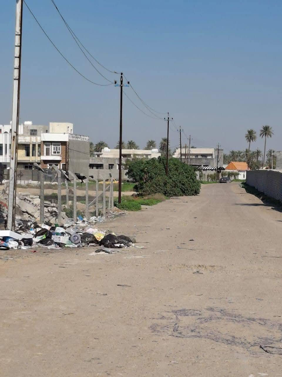 السلام عليكم قطعه مساحه ٢٠٠متر ملك طابو واجهة ١٢ ونص ونزال ١٦ موقعها مقابيل جزيرة بغداد الباب الوسط تبعد عن الشارع العام ٨٠ متر بيها انذار كاتب عدل  وحسب رغبه المشتري إذا يريد ١٠٠ متر منها للاستفسار التواصل على الخاص او رقم صاحب القطعه *********** ابو حسين ملاحظه تسلسل القطعه ٤ و٥ حسب المخطط المنشور
