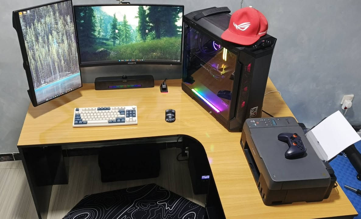 سلام عليكم ميز ركن للبيع 
الابعاد 160 * 120 
العمق 60 
الارتفاع 75 
الميز مثل ما موضح بالصور نظيف جدا 
مكاني بغداد العامريه ما عندي توصيل السعر 110 الف
***********
