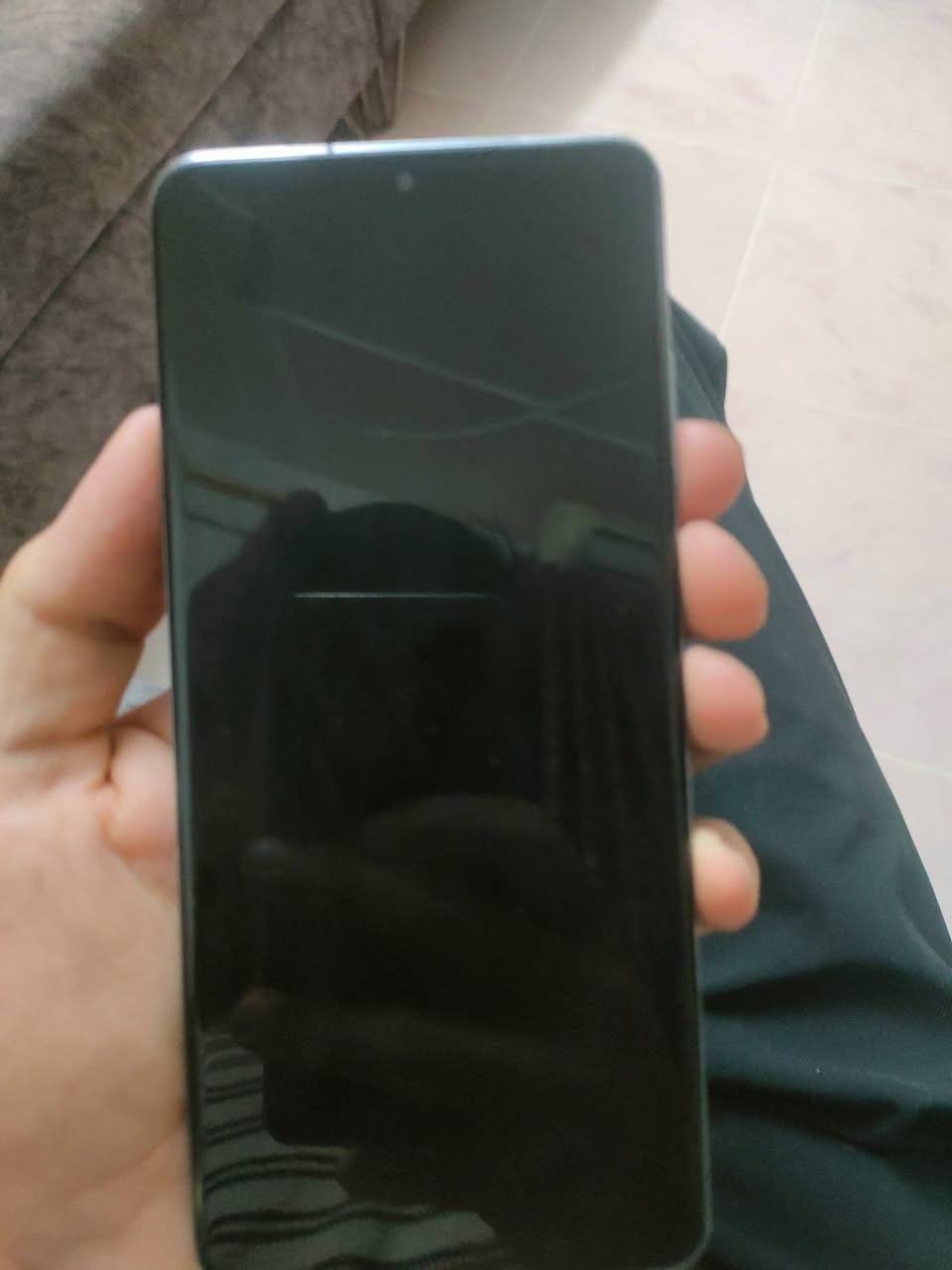 السلام عليكم 
Samsung galaxy S20 ultra 
للبيع مابي شي فقط الشاشة مفطورة بگد الشعرة
مامأثرة على اي شي
كاميراته خرافية
عنواني كركوك حي الواسطي
واتساب ***********
السعر 260
