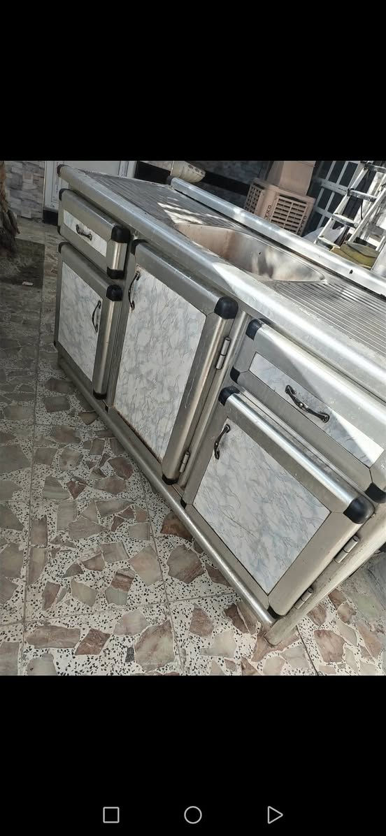 كاونتر للبيع نضيف السعر  350
وبي مجال  كوفه حي ميسان 
***********
