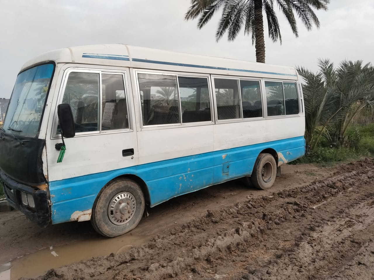 السلام عليكم سياره للبيع روزه موديل 91 رقم الماني ورقي مكينه كيه وكير كيه مكانه كربلاء السعر 4مليون وبيه مجال ***********
