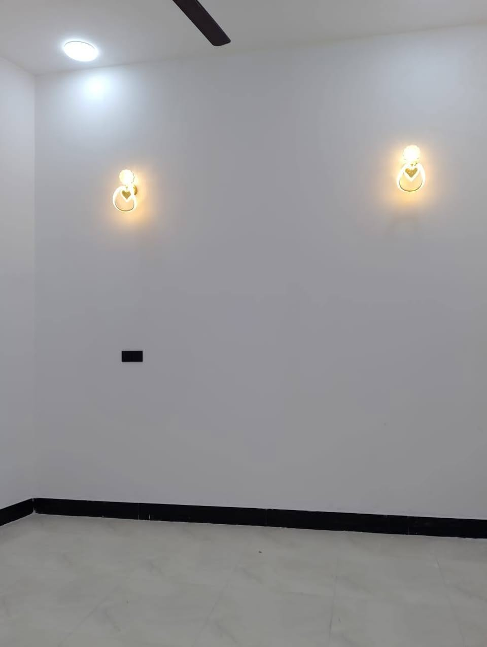 السلام عليكم ورحمة الله وبركاته 👋
اللاستفسار : ***********
توفر دار سكن للبيع 
بناء حديث سنة البناء 2026
المساحه 100م مربع
على شارع 9م
جميع الخدمات متوفره

محتويات البيت ⬇️
دوانيه
صاله
مطبخ
غرف نوم 2
صحيات داخلي + خارجي

نوع العقار : طابو ملك صرف زراعي عراقي سند 25
العنوان : أبي الخصيب أبو كوصره 

السعر 57بي مجال
اللاستفسار :***********
