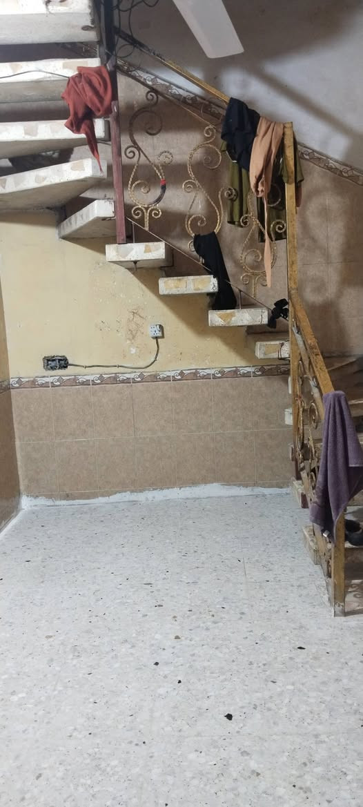 سلام عليكم
بيت للبيع 100م طابقين ونص مرمم جديد الطابق الاول استقبال مطبخ صاله+ ترك وغرفة نوم+ ترك وصحيات خارجية وداخلية درج بايات مو صعب الطابق الثاني غرفتين نوم وصاله وصحيات الطابق الثالث غرفة كاملة مطبكه كاشي نقص بس سكف العنوان زراعي الخطيب شارع المولده الحمره قرب اسواق ام علاء السعر 140 وبي مجال ***********
