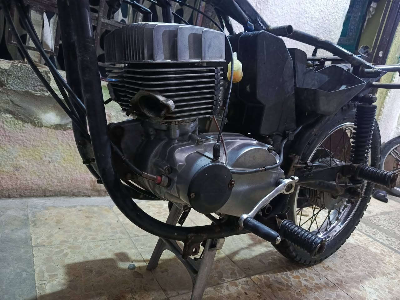 سلام عليكم دراجه جاوه للبيع جاي اعمر بيها بس محتاج افلوس وريد ابيعها دراجه حلوه بس ناقصها ترتيب الدراجه فقط محورلها فحمه مال ستوته وشغاله الدراجه وبيه هواي غراض ابيعها شلع هيه وغراضها وياه كويلات اثنين وياها صناديكها بلادي وياها واير كلج واير بانز وبعد هواي غراض تعال وحمل الدراجه رايدها ب650 المكان بغداد شعله


**إذا كنت صاحب هذا الإعلان وتريد حذفه لأي سبب، رجاءا أرسل رسالة إلى الدعم الفني**