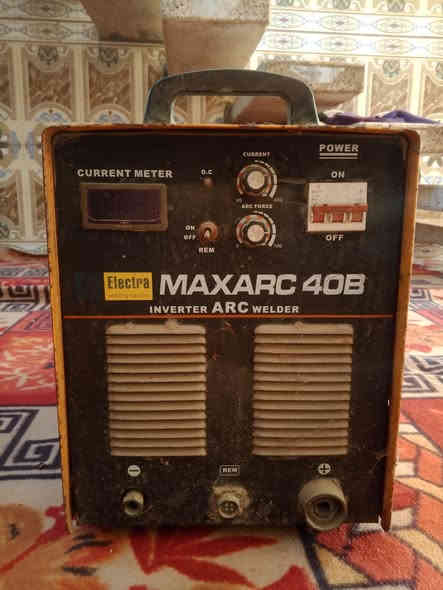 ماكنت الحام صنع 🇩🇪 تلحم نواع المعادن عل فحص سعر 500 وبيه مجال قليل مكاني بابل الهاشميه ***********
