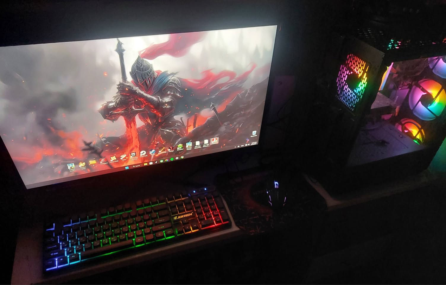 السلام عليكم PC للبيع 
المواصفات 
GPU Nvidia GeForce GTX 1650

CPU Intel(R) Core(TM) i5-9400F CPU  2.90GHz (2.90 GHz) الجيل 9
Ram 16GB 8×2
Storage 256GB SSD
               1TB HDD
OS Windows 11 pro 
Power supply 500W
مع كيبورد وماوس وماوس باد وسماعة الجهاز كامل اربط بشاشة والعب مع العلم الشاشة مو للبيع
السعر 450 الف الموقع الديوانية


**إذا كنت صاحب هذا الإعلان وتريد حذفه لأي سبب، رجاءا أرسل رسالة إلى الدعم الفني**