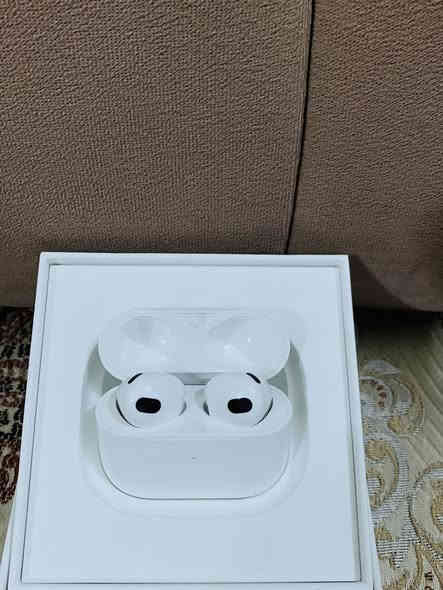 سماعات ابل للبيع جيل الثالث استعمال قليل 
***********
