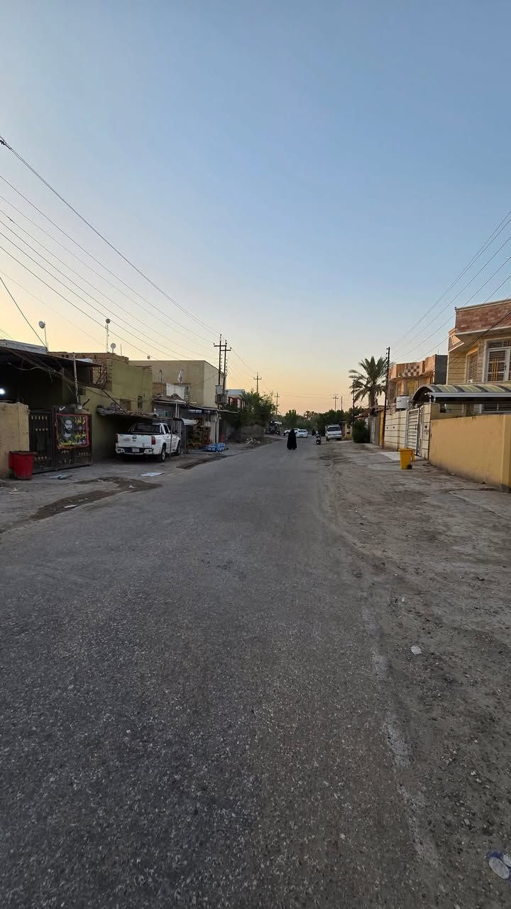 #للبيع  دار طابقين ركن موقع تجاري مميز طابو  ملك صرف 🏛
 مساحه ٢٢٠  متر 🏡
واجه ١١ متر 🏡
نزال ٢٠ متر 🏡

يقع على شارعين شارعين ٢٠ متر شارع ١٠ متر 🏡

يتكون الدار من طابقين الطابق الأول 🏡  
استقبال ٥ × ٦ 🏡
صاله ٥ × ٥ 🏡
غرفتين نوم ٥ × ٥ 🏡
مطبخ ٦ × ٤ 🏡
صحيات داخليه وصحيات خارجيه مع ترك على داير البيت بعرض متر واحد🏡
الارضيه سيراميك والبناء طابوك والسقف صب مسلح 🏡
 الطابق الثاني 🏡
غرف نوم ٥ × ٥ 🏡
غرفة نوم ٥ × ٥  🏡
صاله ٤ × ٤ 🏡
ملاحظه الدار غير مسكون يعني إلي يشتري مباشر يسكن في 🏠
تتوفر فيه جميع الخدمات السكن 🏨

باقي التفاصيل موضحه في مقطع فيديو والصور 📷 
الموقع بابل قضاء المحاويل بداية حي ابو سديرة شارع القاعه الرياضيه 🏛

🌿🌿🌿🌿🌿🌿🌿🌿🌿🌿🌿🌿🌿
#للإستفسار اكثر او معرفة السعر يرجى مراسلتنا او  الاتصال على الارقام التاليه او زياره #مكتب #عقارات #اراضي #المحاويل الكائن في قضاء المحاويل حي ١٧ قرب #مقهى الصياد القديم 
***********/ ***********/ ابواسد
