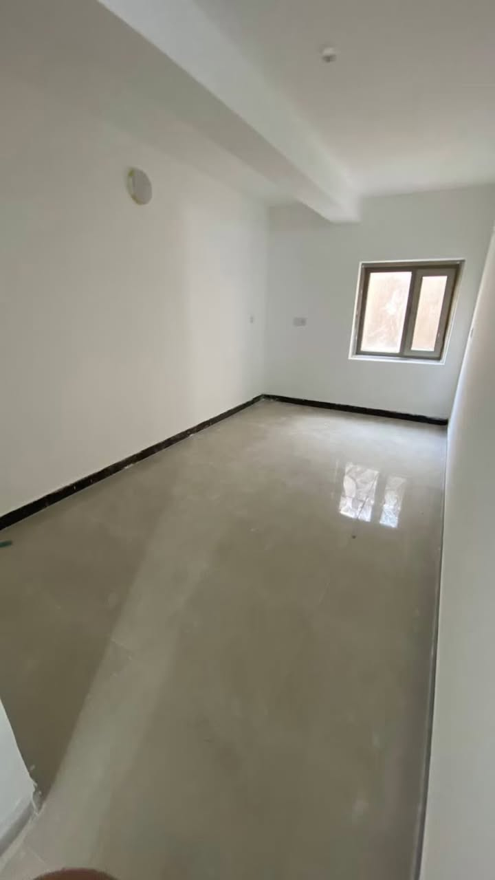 #للايجار_في_السيدية
شقة للإيجار طابق اول ✨

🔹 يحتوي على:

🏠 غرفة

🏠 صالة

🏠 مطبخ

🏠 خدمات

💰 السعر: 500

📍 الموقع: كامل ساجد–

للتواصل☎️: ***********
