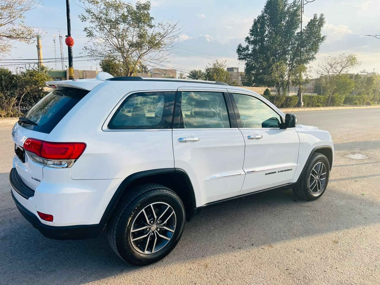 سلام عليكم جيب خليجي موديل 2018 شركه هارلم سياره مكفوله ماشيه 80 الف رقم اربيل بسمي تحول ثاني يم السعر 230 قفل *********** سياره فتحه  فول لاريدو
