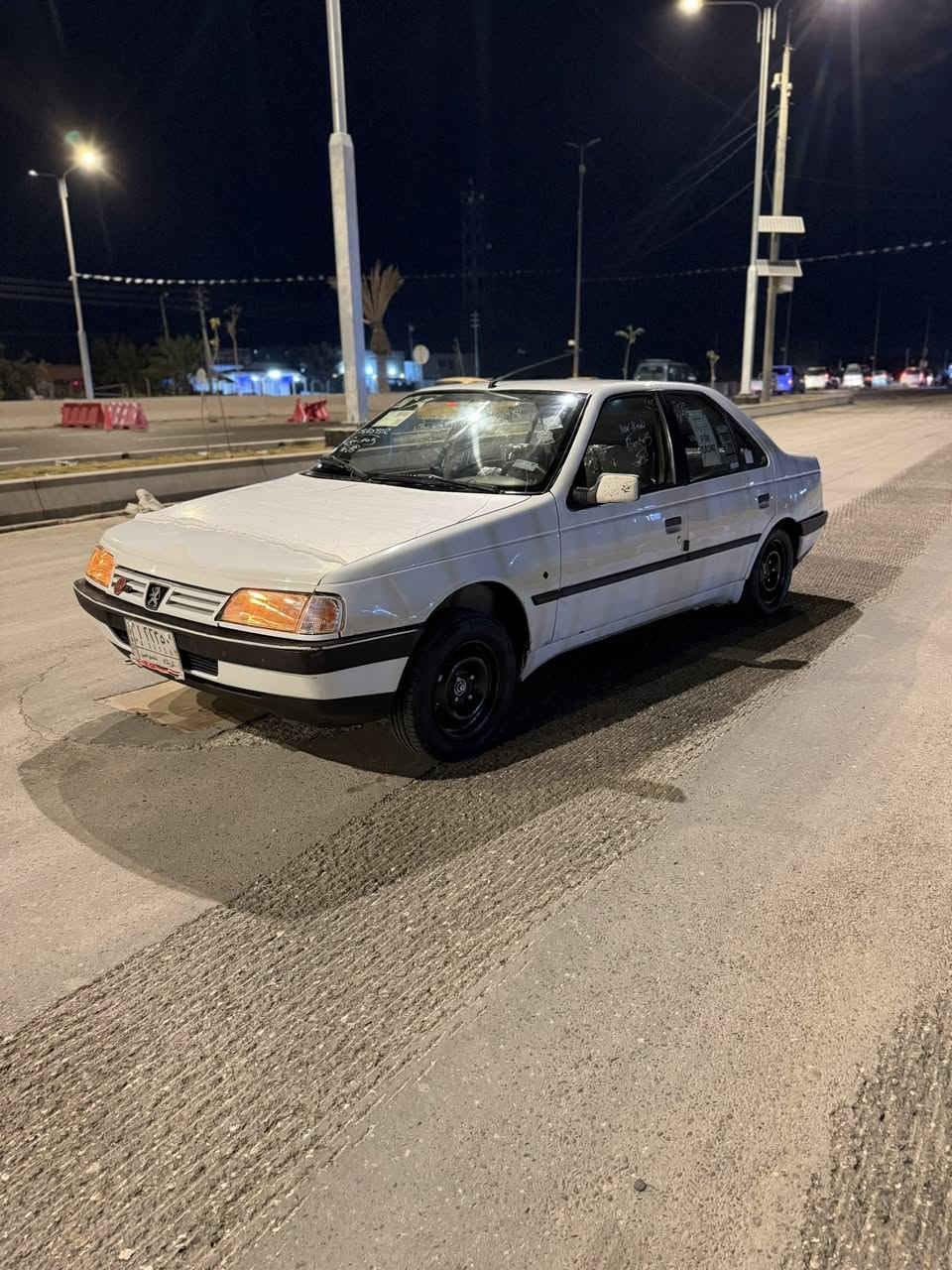 سلام عليكم بيجو405موديل 2010السياره مكفوله لأضربه ولا تبديل ولا صبغ ماعده الجاملغ الخلفي صوب السايق بس صبغ بدون ضربه ولسياره جاهزه مكينه كير حداديه تبريد كهربايات كله جديد وسنويه ل27 مصاقطه السعرررررررررر36وبيه مجال حك الجيه.     ***********
