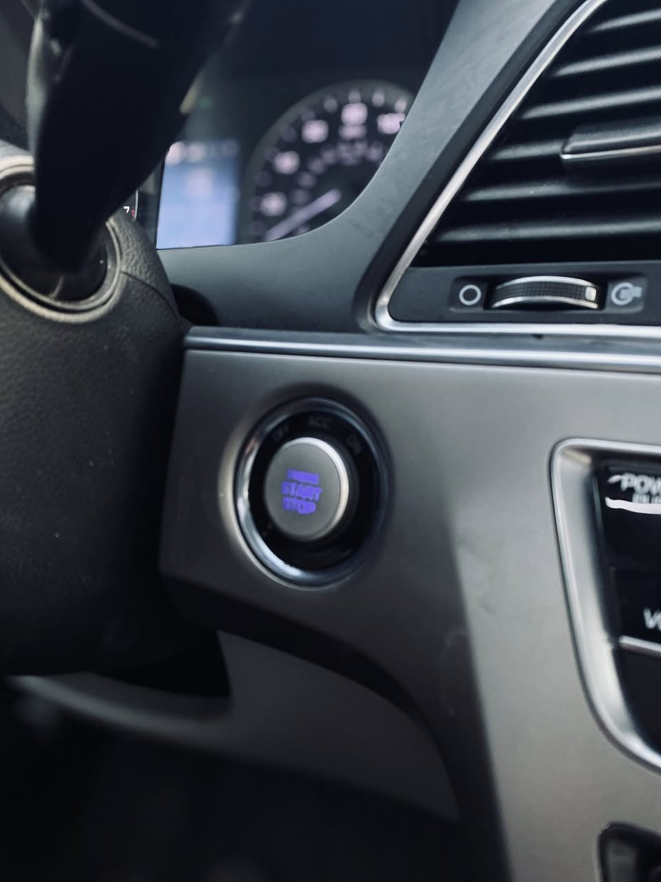 سلام عليكم مكلف بنشر رقم
صاحبها موجود 
سوناتا موديل 2016
محرك 2400 
رقم بغداد/11 انكليزي دولي 

السياره كلين تايتل كفاله من الصبغ والتبديل وصافيه خير من الله
صور امريكا موجوده
 
بدون ارباك
فول مواصفات
بصمه تشغيل
فتحه سقف
بصمه ابواب 
جنطه ذكيه 
رادرات 
تبريد بيانو 
شاشه تبريد 
ردارات خلفيه 
كشنات جلد 
كشن كهربائي 
تدفئه كشنات 
دبل صالنصه 
لدات امامي بدعاميه
شاشه كبيره دواره 
تحكمات استيرن 
وباقي مواصفات معروفه 
مكاني بابل 
السعر140وبيها مجال للطيبين 
مكاني بابل 

الاستفسار على الرقم ***********
