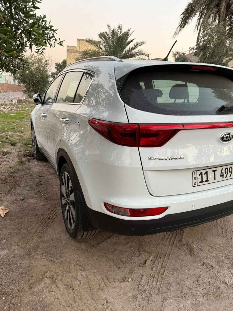 السلام عليكم للبيع كيا اسبورتج خليجي٢٠١٨ بدون حادث كفاله عامه حساس امامي خلفي بصمه اصلي كشنات حمصي ماشي ١٠٣    السعر ١٨٥ العنوان البنوك ***********
