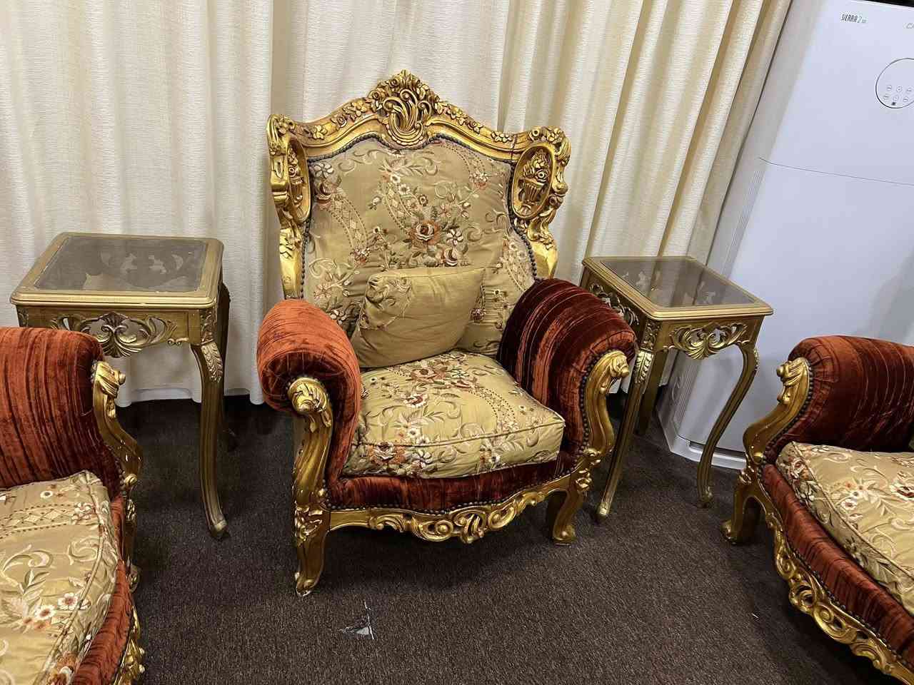 غرفه ملكي و تخم مصري دمياطي وميز طعام ملكي 8 كراسي باترينه وميز ومرايه مع كافه ملحقاته طقم مصري .
للاستفسار: ‭***********
المكان : حله شارع 40 
السعر : لاتصال على الرقم
