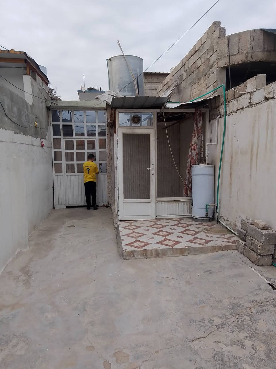 دار كارت بلديه حي الاربجيه مقابل سنتر حسين يحتوي على غرفة نوم وهول ومطبخ وحمام السعر 35وبي مجال شي بسيط
***********
***********
