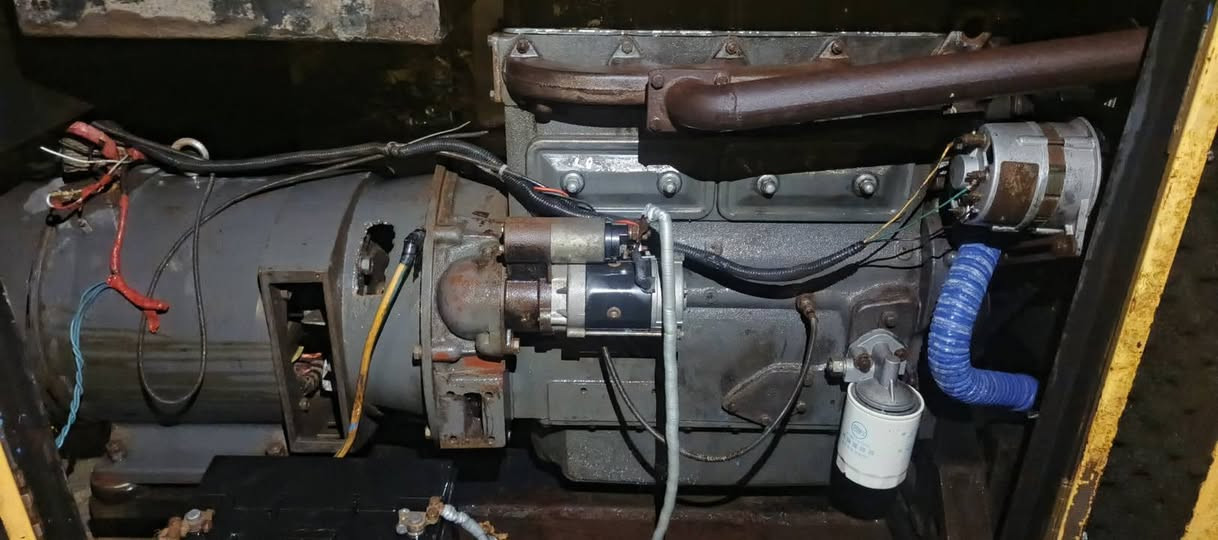 السلام عليكم البيع المولد بشرط الشغل المولد حيل نضيف بيركنز 30 كيفي 4بستم الرمادي التاميم ***********
