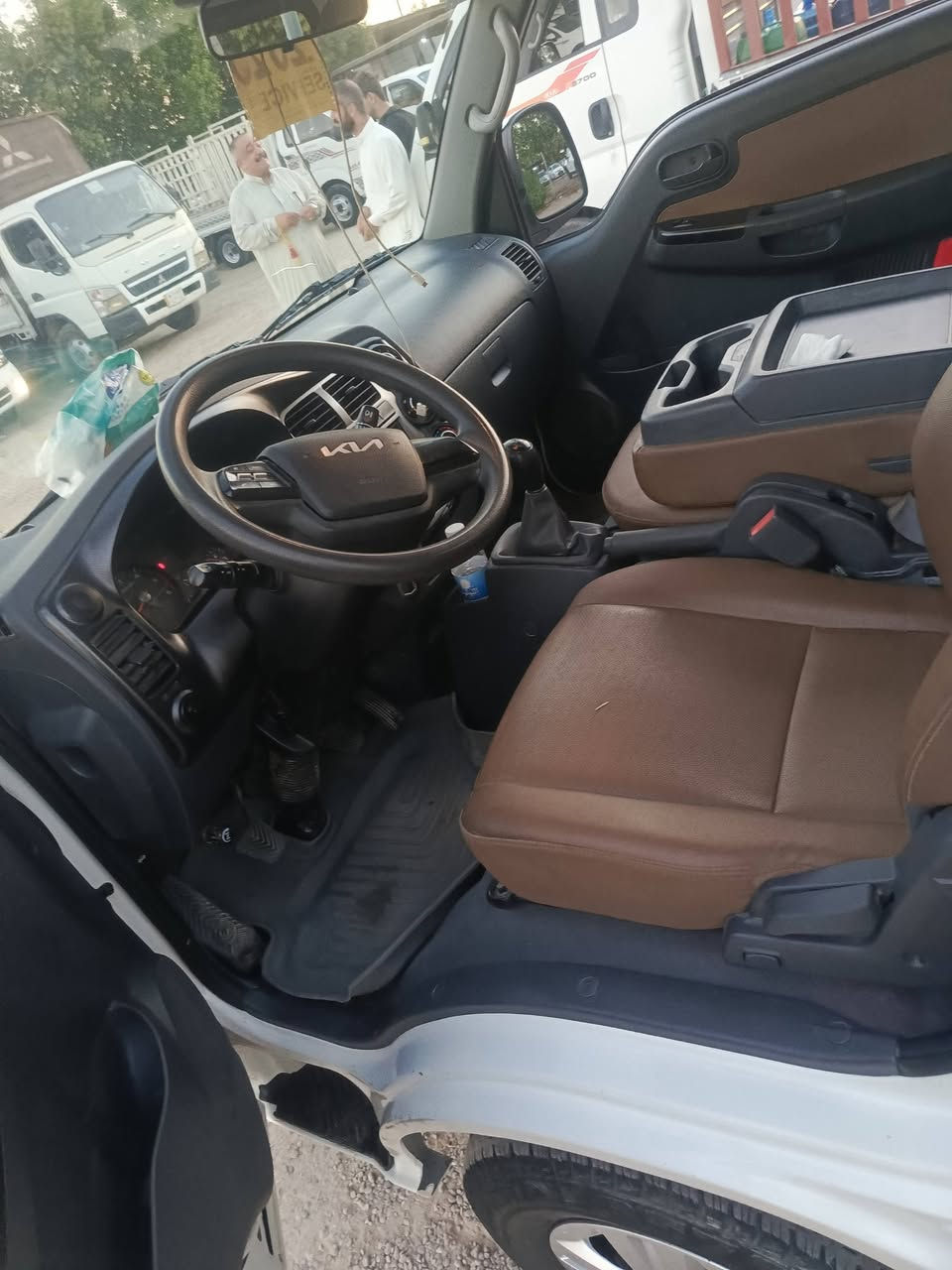 سلام عليكم ورحمة
كيا موديل 25 للبيع ماشيه 30 الف 
بيها طخه بصيطه جدا الباقي مكفول كفاله عامه 
اخذتها شركه سستمه كامله ودعاميه و قلاف بدي 
كشن كرهباي و مري شفط 
مكانها ابو غريب خان ضاري 
سعر 165
وتساب وتصال ***********
