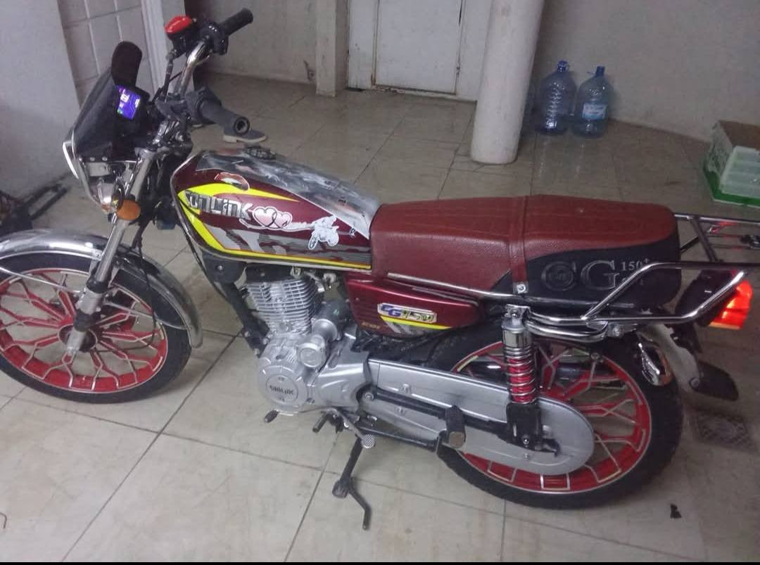 ميطورا سولينك للبيع او مروسي بي ميطورا مكينه 200
موديل 24 مكينه كبس كلو بشرط
سعر 550 الف
منفيس الاصلي 
لتوصل وتساب ***********
