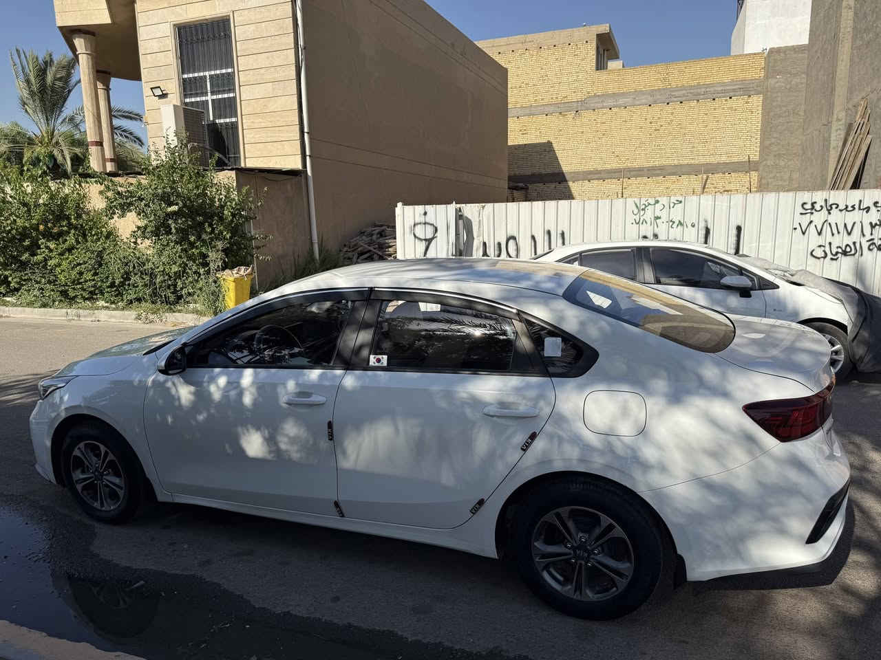 السلام عليكم 
كيا سيراتو 2020 خليجي محرك 1600 سنوية بأسمي 
السيارة اني مطلعها من الشركة مكينة كير تبريد صدر كله على وضع الشركة 
السيارة كفالة ماعدا بيها شبرين بالبنيد صبغ اثر طخة بسيطة وبالذيل مال جاملغ الخلفي على كد شبرين بدون دواخل والسونار نزلتة بالمنشور
السيارة ماشية 84 الف اخوان السيارة نظيفة جدا 
السعر 142 وبيها مجال للطيبين 
عنواني بغداد حي الحسين قرب جسر العامرية ***********
