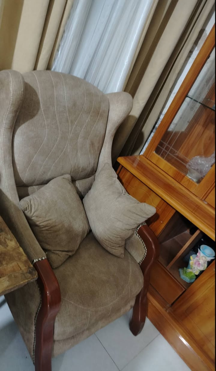 السلام عليكم 
#تخم_كلش_نضيفه واي اضرار ما بي، 10مقاعد لون كلش حلو السعر 300وبي مجال كلش بسيط 
#كوت_العزه


**إذا كنت صاحب هذا الإعلان وتريد حذفه لأي سبب، رجاءا أرسل رسالة إلى الدعم الفني**