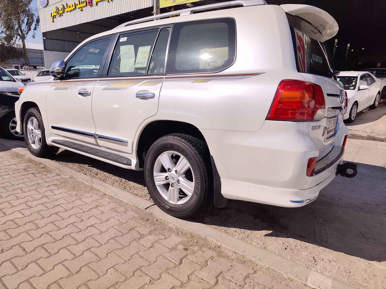 تويوتا لاندكروزر جكسارا  بريم فول 
موديل 2013  ماشي 197 ألف كيلومتر 
 سعر  370 ورقه     ***********
كير محرك تبريد كهربائي كلها بشرط 
سياره جاهز دينار مصرف مابي 
محرك 6 سلندر 
من دعاميه للدعاميه بشرط 
بدون ضرر بدون صبغ 
فقط شبرين تعديل بارد PDR
عنوان سياره كركوك شراع معارض 
شراي اتصل ***********
