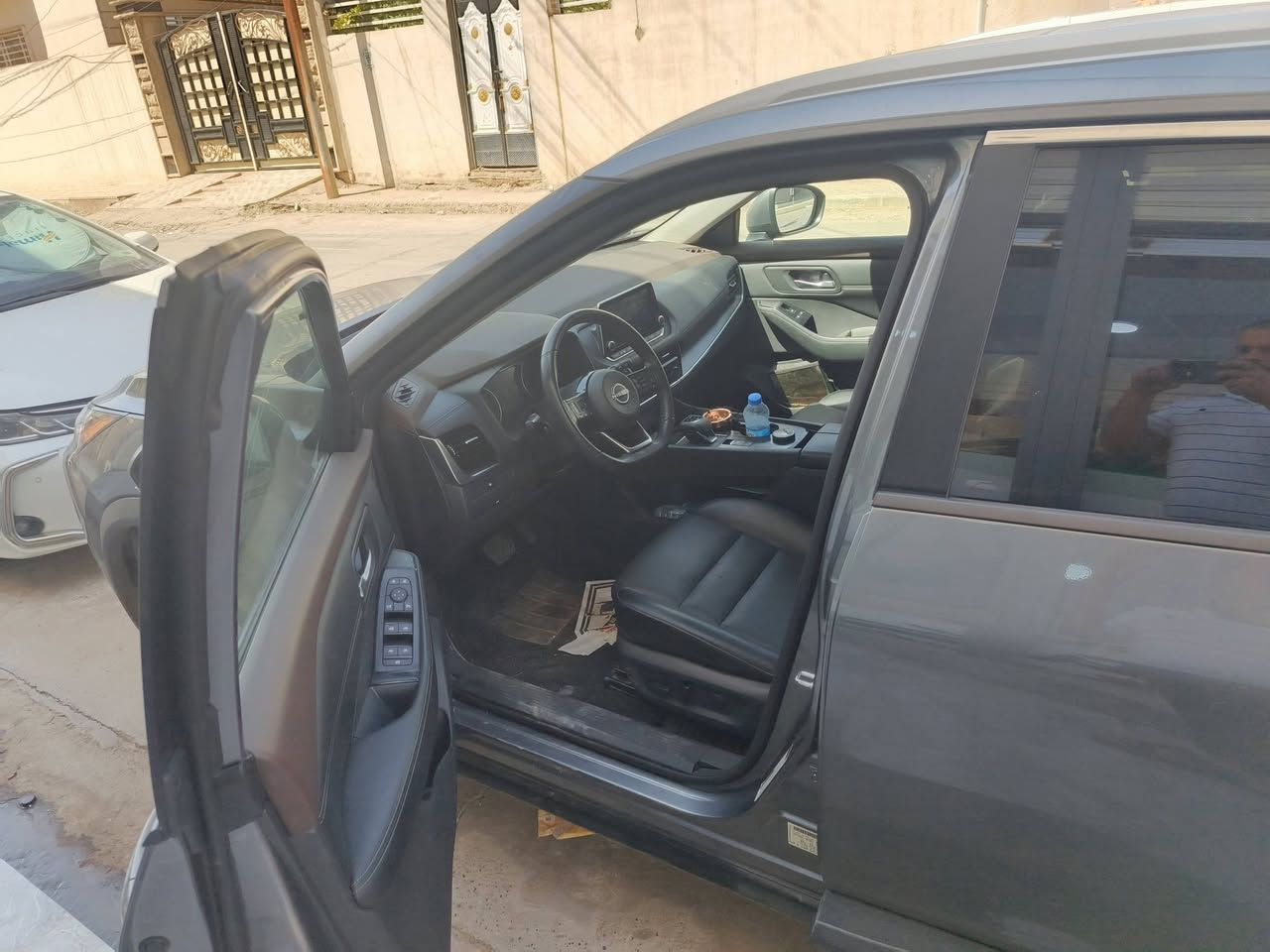 نيسان روج2022 تيربو 
فول مواصفات  SV plas
بنوراما 
ضرر فقط دعاميه خلفيه وتعدلت نفسها اصليه كلين تايتل
لا ايرباك لا شاصي لا لغد لا صبغ 
تبريد تدفئه 
وكشنات ستيرن  تدفئه 
لداخل جلد 
بصمه اربع ابواب 
بردات خلفيه 
رادار امامي خلفي جانبي نقطة عمياء 
كاميرا حساسات خلفيه 
تحديد مسار 
تحذير من إჂ̤ اصطدام رادار تصادم 
رقم شمالي بأسمي تحويل مباشر وارد امريكي  مكان موصل ساحل الأيسر *********** ***********
السعر ١٨٥ بي مجال بسيط
