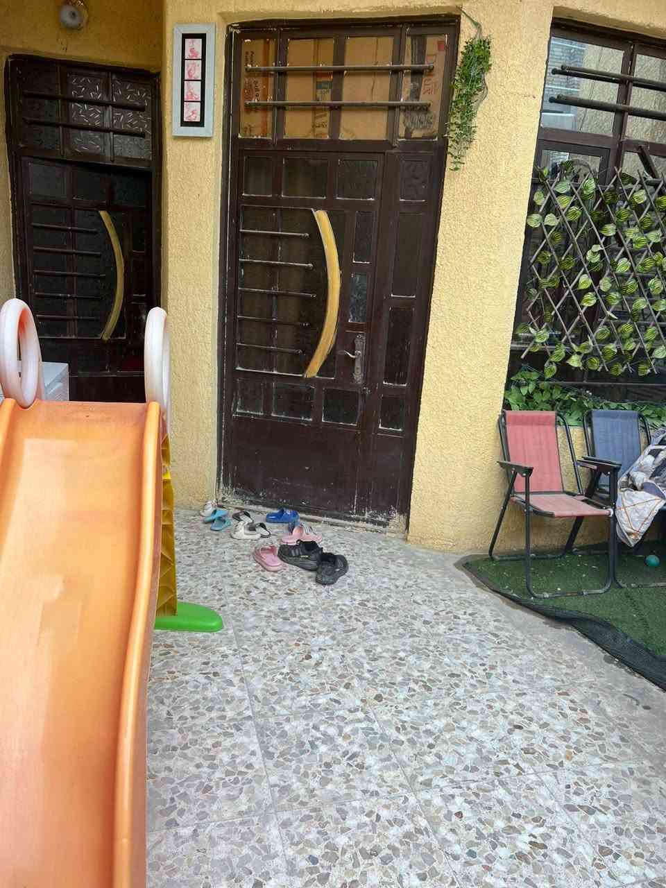 بيت100متر للبيع مكان سكينه 2.9شارع المكاتب طابق واحد. غرفه نوم وستقبال ومطبخ وصاله وكراج للأستفسار ***********
