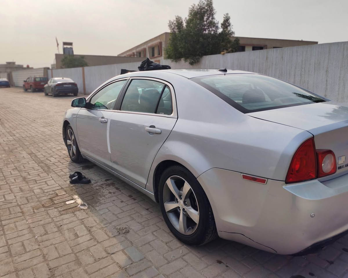 سلام عليكم ماليبو 2010 للبيع

 قطعتين صبغ فقط والباقي بارد
محرك + كير خير من الله 
صدر أمامي وخلفي جديد
داخلية نظيفة مع تغليف
تخم تاير + بطارية جديد
السيارة باسمي تحويل مباشر 
رقم وفحص وهزة جديد لغاية 2026
العنوان: بغداد – نهاية حي أور
السعر: 82$
 *********** بغداد, العراق
