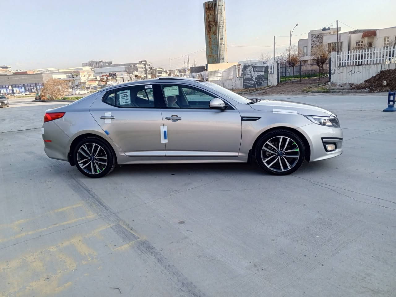 السلام عليكم للبيع كيا اوبتيما 2014شكل 15لون ذهبي خليجي بيه جاملغ امامي سكن بخ فقط بدون اي دواخل لباقي كفاله بدون تعديل فول مواصفات سبورت Vip فول لفول بانوراما بصمه كشنات جلد كشنات كهربائيه  كشنات تدفيه وتبريد بريك بصمه كشن خزن جام وتو مرايات شفط حساس امامي وخلفي دشبول كادنزه الكتروني نضام ايكو وسبورت شفتات ستيرن اشاير ترحيب بلدوسات ليدات بلابواب داخل بيجي بك لايت ليد شمعه دبل كزوز كامره خلفيه ستيرن رياضي حرفD  تحكمات ستيرن شاشه عرض لاعطال ويل كروم 5ويل وتو هولد داخل صاج تبريد لمس تبريد قطعتين مواصفات كلش حلوه سياره جديده بمعنى لكلمه واحله من لصور وجاهزه محرك 2400دوش مفتوح وبشرط بدون خلل كير محرك تبريد كله بشرط ماشيه113الف صدر جديد تايرات جديد سبير عدا بصمات ثنين شركه سياره كلش جديده وجاهزه داخله كل جديد كشنات لوك هزه سنويه فحص كله جديد لل2027وتحويل بنفس ليوم مكان السياره #السليمانيه السعر 142وبيه مجال بسيط الشراي يخابر ***********
