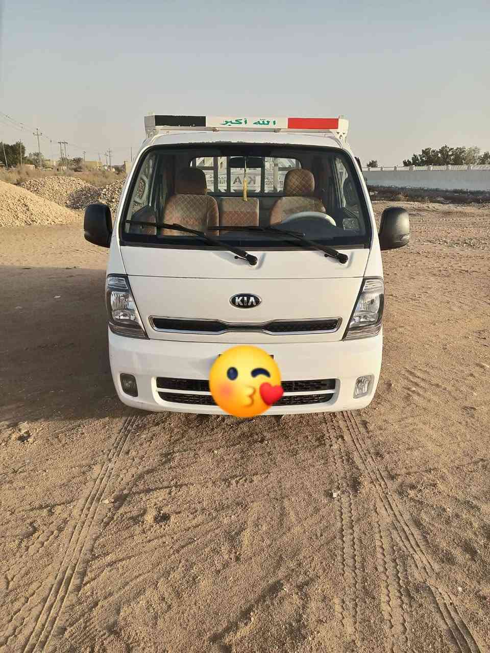 السلام عليكم سياره كيا حمل بنكو للبيع
سياره موديل 2020 مكفوله كفاله عامه ماشيه 140الف 
محرك كير حداديه تبريد كهربائيات خير من الله
رقم بصره الماني سنويه تنتهي 2026بشهر3 مداورثاني يوم مكان السياره ذي قار قضاء كرمت بني سعيد سعر 135وبيه مجال اتصال ***********
