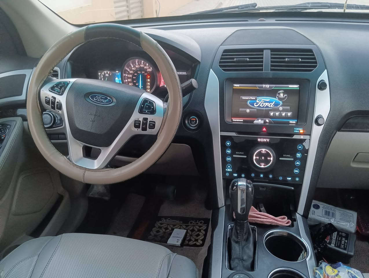 السلام عليكم للبيع فورد اكسبلورر 2013 خليجي 7 راكب limited  أعلى مواصفات دفع رباعي كراسي امامية تدفئة تبريد كهرباء سقف بانوراما ويل كب 20 انج شاشه لمس تبريد لمس سيستم صوتي من Sony دمام بلادي تشغيل السيارة عن بعد نقطة عمياء و رادار بصمة 🫆 عدد 2 صندوق كهرباء. بارد قليل بالجاملغ الأيسر و الباب الايمن وصبغ قليل بالباب الايمن الخلفي السعر 145 ورقة العنوان بغداد ***********
