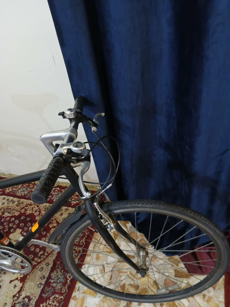 بايسكل c700 باله ياباني نظافته 95
📍كير 7 نمر 
📍سستم شيمانو 
📍حجم 28 
📍كلشي شغال باسكل نضيف
📍جاهز للركب مباشره  
سعر 150 وبي مجال حك الجيه
مكاني بغداد مدينه الصدر 
واتس ***********
