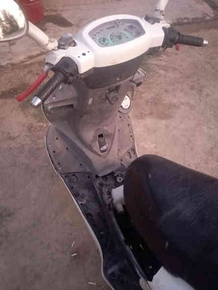 كامكو بوليسي مكينة حلوة شلعة معدل مال جلد ، بريك امامي خلفي شغالات ، دبلات امامي خلفي شغالات ، كهربائيات سلف ،هورن لايت اشاير ، كيج حماوة ، كيج بانزين ، رون ، كله شغال السعر 250 العنوان بابل وردية بوعليان ***********
