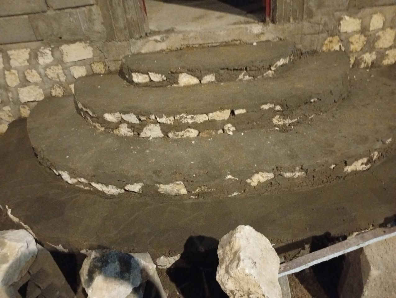 شغلي اي واحد يحتاج خلفه بناء وصب ارضيه حديثه حقلانيه بروانه بسعر مناسب يتصل على ***********
