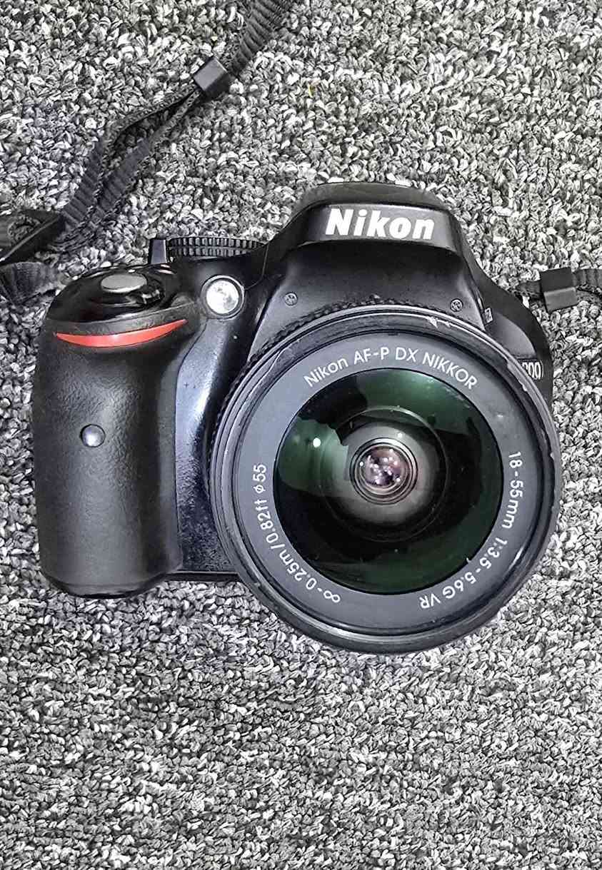 كامرة نيكون D5200
مستعجل على البيعة
نظافة 85%
وياها رام اصلي وحزام اصلي وجنطة وشاحنة 
المكان : كربلاء المقدسة
***********
