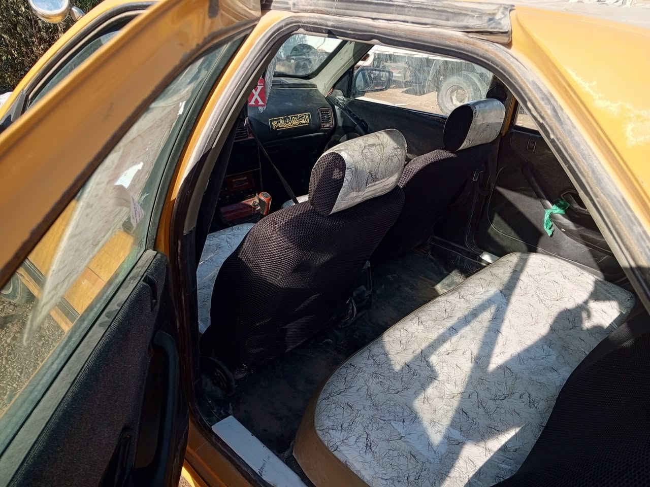 سلام عليكم بيجو بارص موديل 12للبيع سياره جاهزه حداديه صدر امامي وخلفي كلج جديد تخم تاير دوشمه شاشه سنويه الحد 2030مصفره هيه وارامات العنوان بغداد الشعب تليفون ***********لسعر 35وبيه مجال
