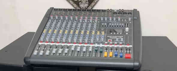 مكسر داينكورد الف اخرس
سماعات Ev كهربائي اكتف 

للبيع ( السعر مليون ونص ) منظومة كاملة انطيك وياه مايكات ووايرات 

*********** بي مجال بسيط
